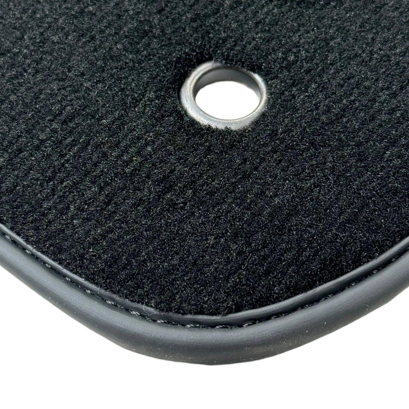 Black Floor Mats for Jeep Cherokee KL (2014-2024) - AutoWin