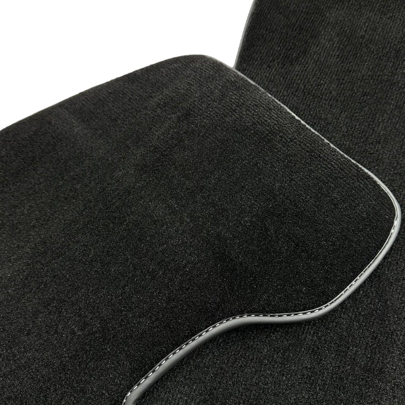 Black Floor Mats For Kia Sportage (2004-2010) - AutoWin