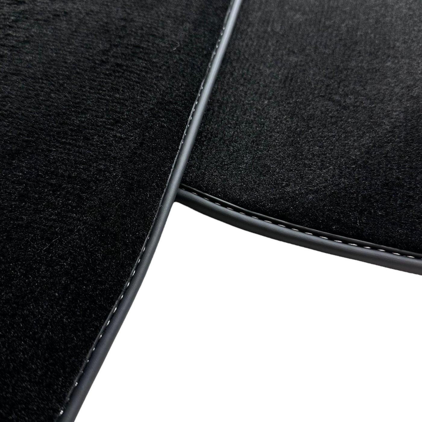 Black Floor Mats For Mitsubishi Pajero 1999-2005 - AutoWin