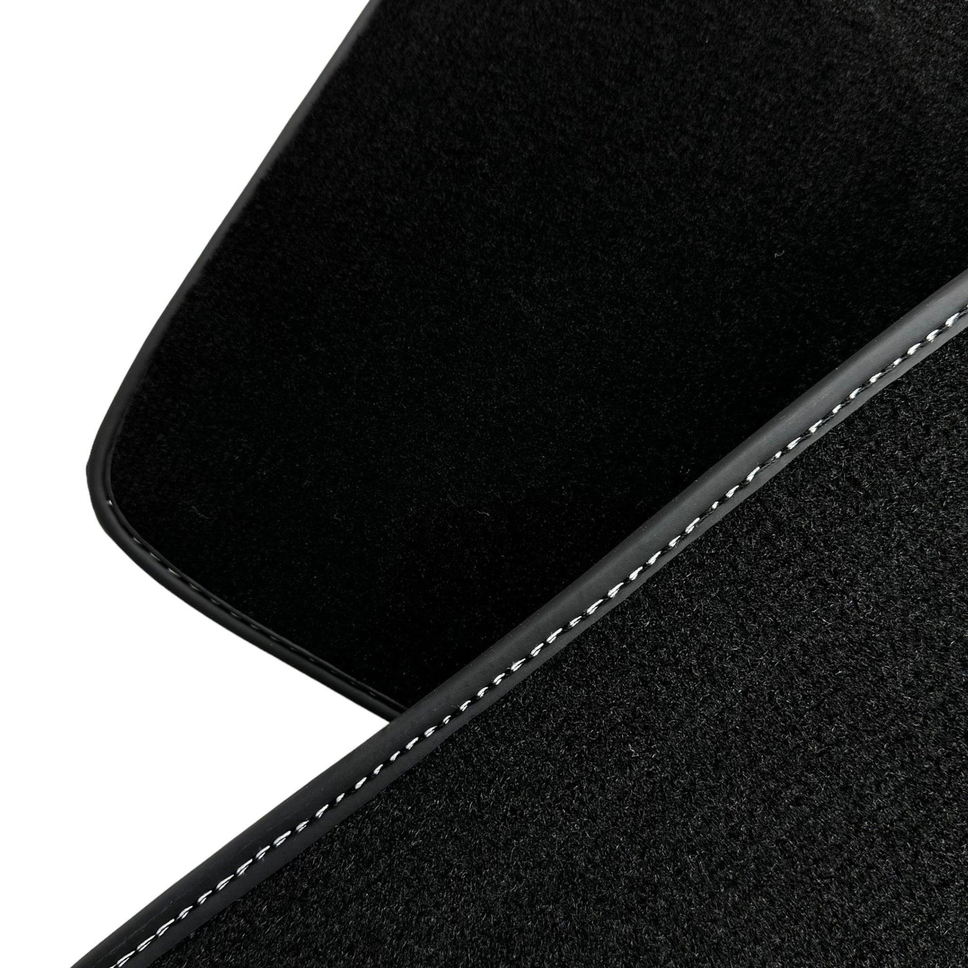 Black Floor Mats For Mitsubishi Pajero III (2000-2004) - AutoWin