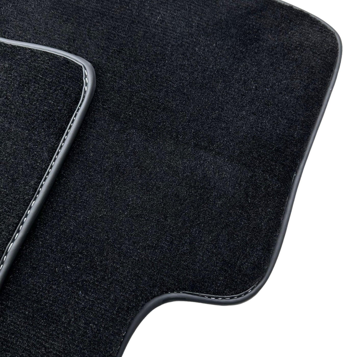 Black Floor Mats For Mitsubishi Pajero III (2000-2004) - AutoWin