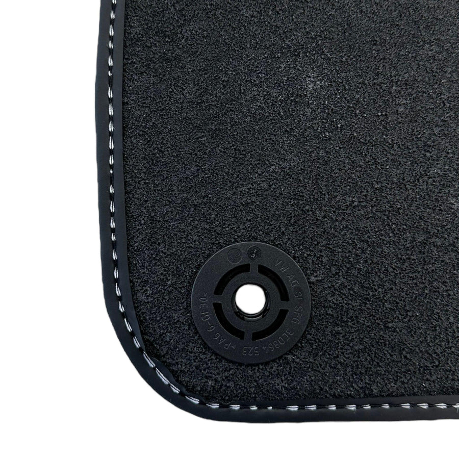 Black Floor Mats for Porsche Cayenne (2018-2023) - AutoWin