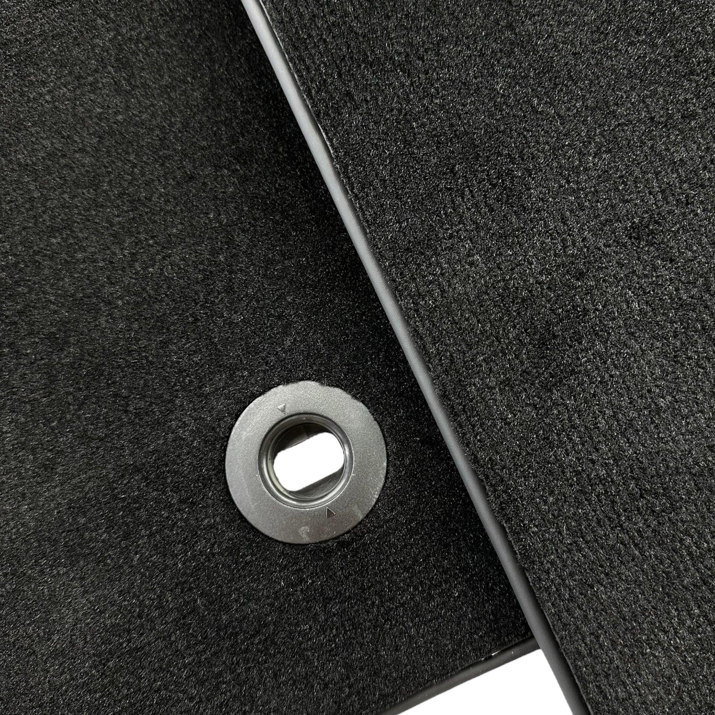 Black Floor Mats For Toyota Hilux (2005-2015) - AutoWin