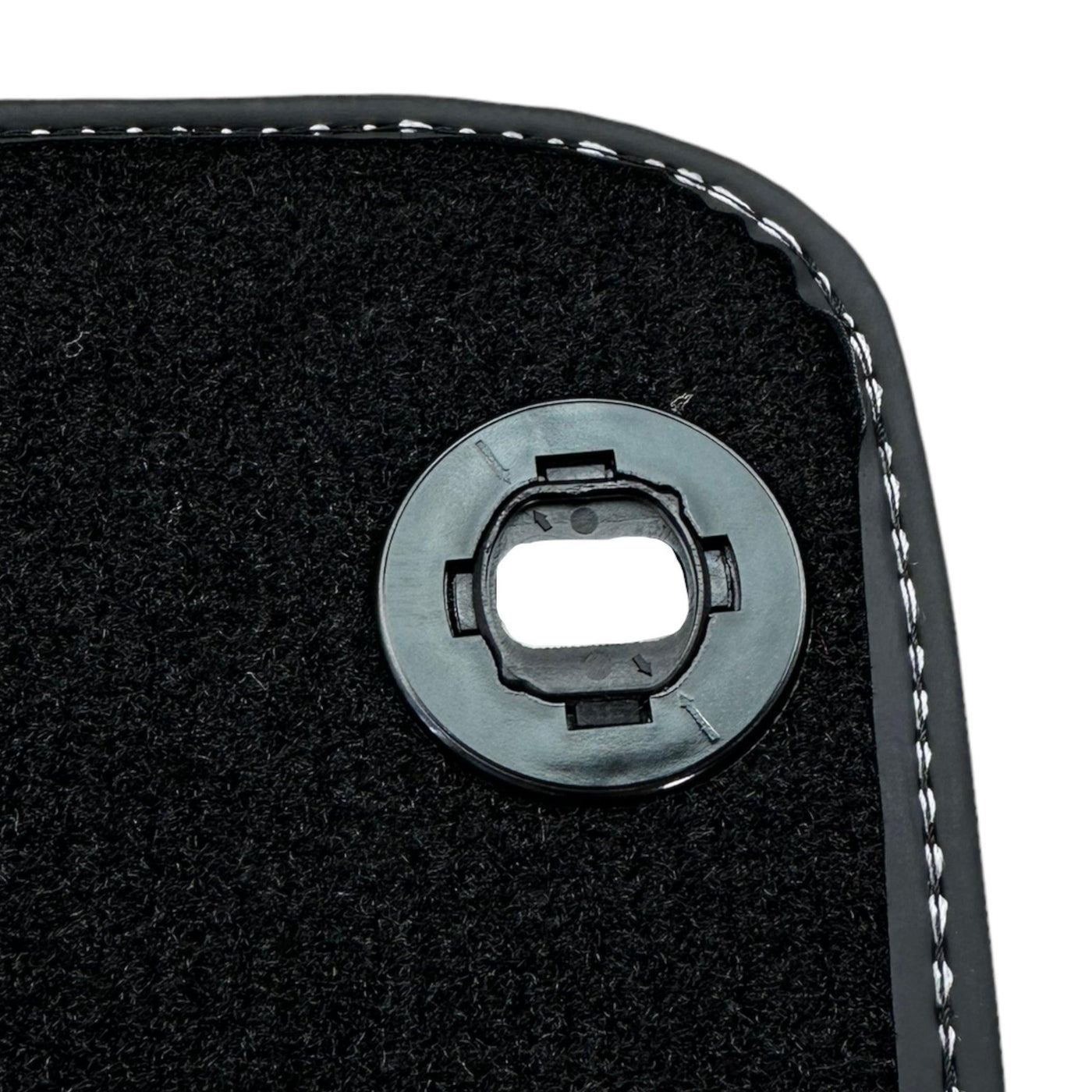 Black Floor Mats For Toyota RAV-4 (2003-2005) - AutoWin