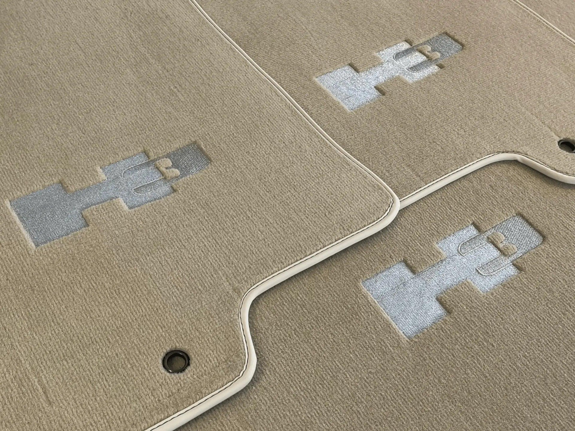 Floor Mats For Hummer H3 2005-2010 Tailored Beige Carpets - AutoWin