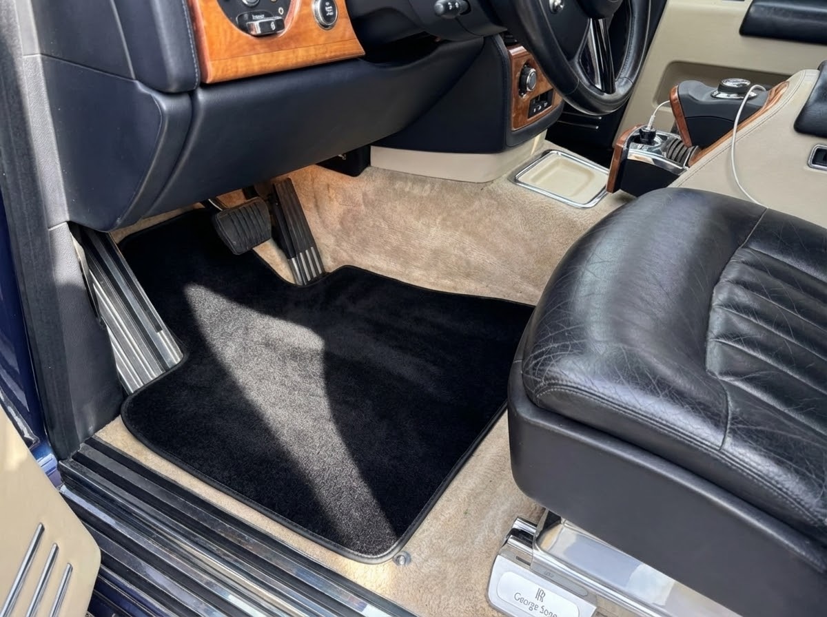 Interior look of floor mats for Floor Mats For Rolls Royce Phantom Drophead Coupe 2007–2016 Black