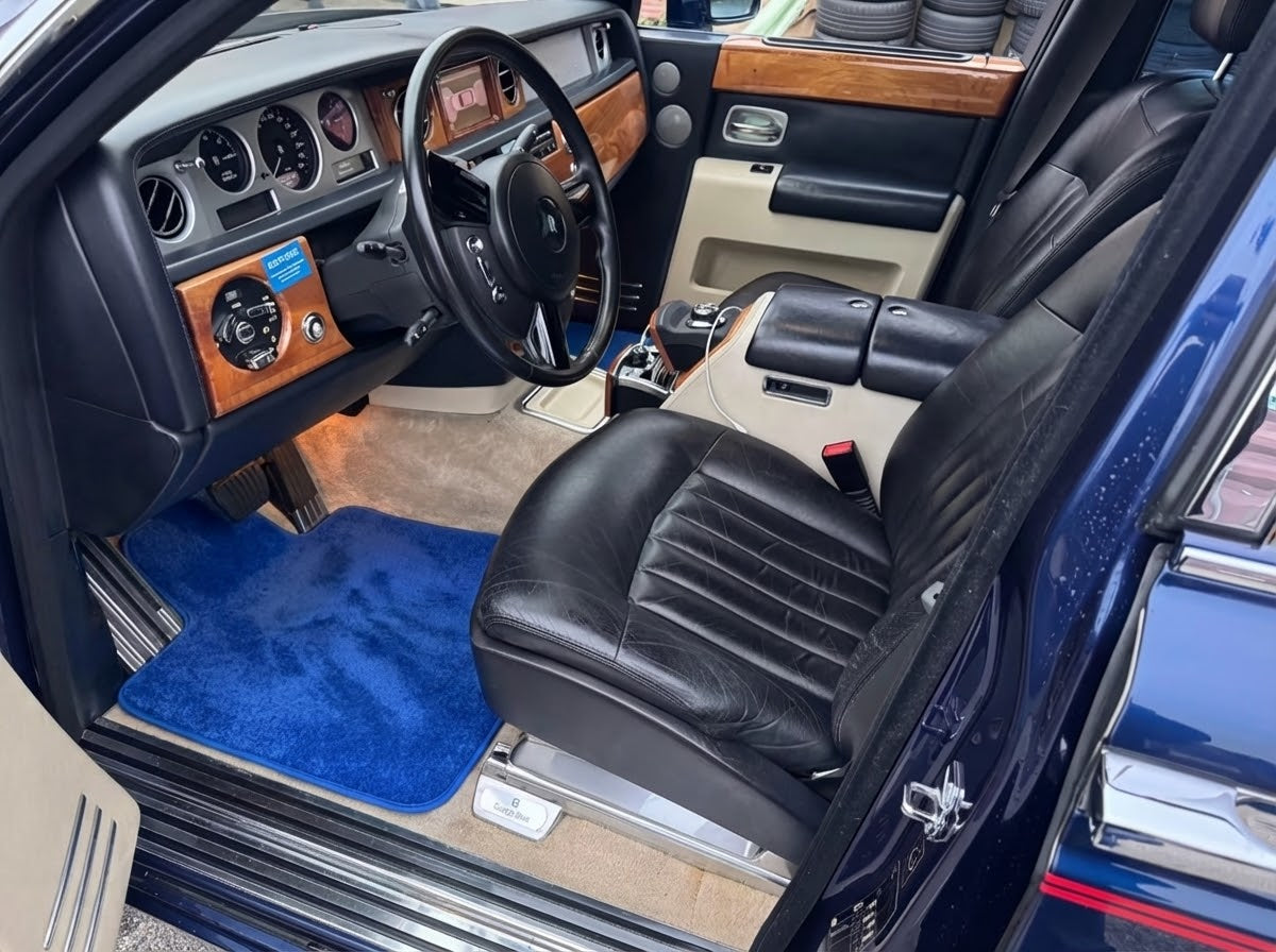 Interior look of floor mats for Floor Mats For Rolls Royce Phantom Drophead Coupe 2007–2016 Blue