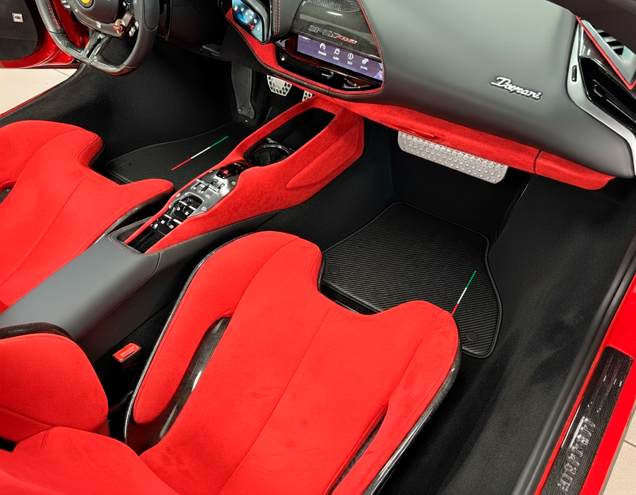 Fußmatten für Ferrari SF90 Stradale (2019-2024) aus Carbonfaser-Leder