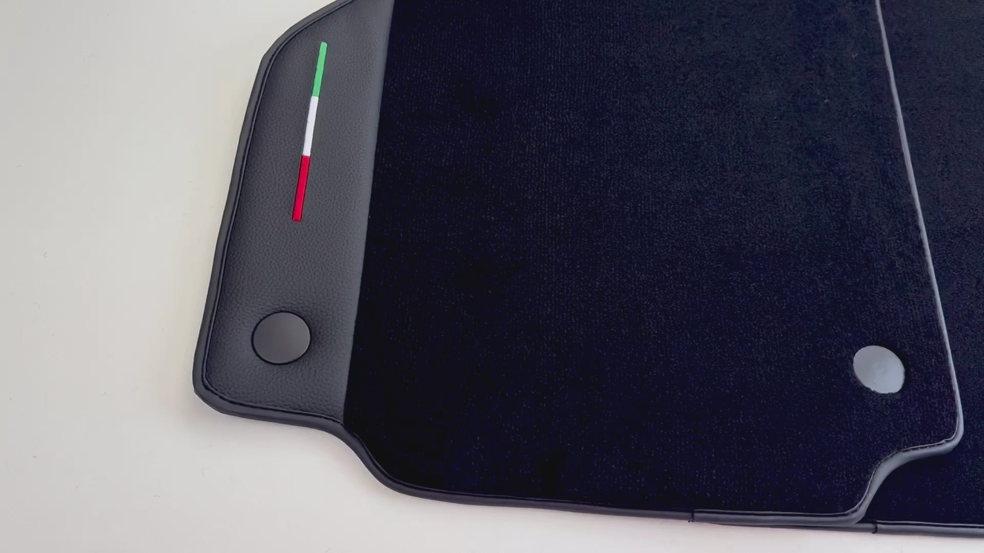 Tapis de voiture noir pour Ferrari 488 Spider (2016-2022) avec cuir - AutoWin