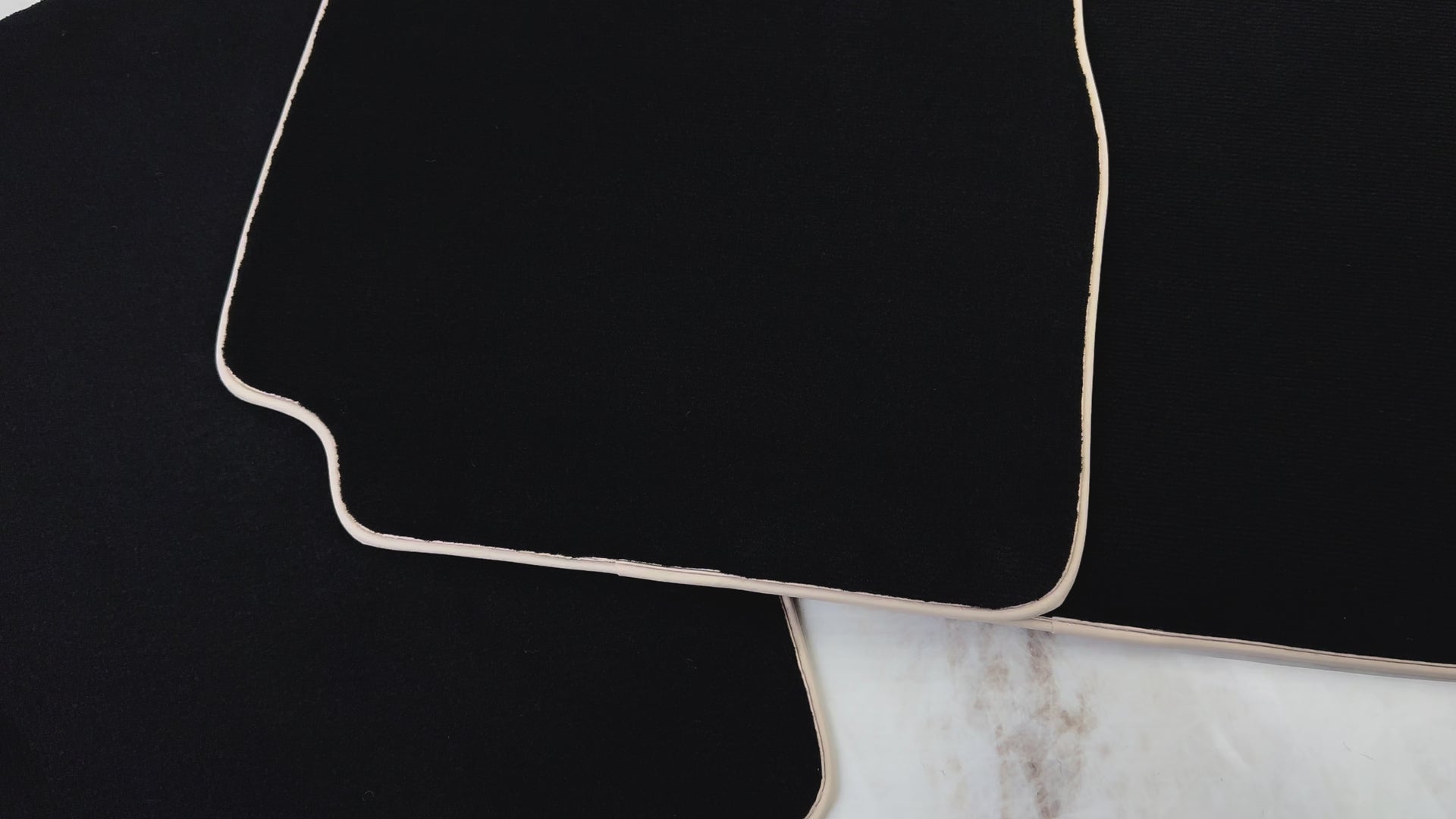 Tapis de voiture noirs pour Nissan Patrol (1988-1998) | Bord beige - AutoWin