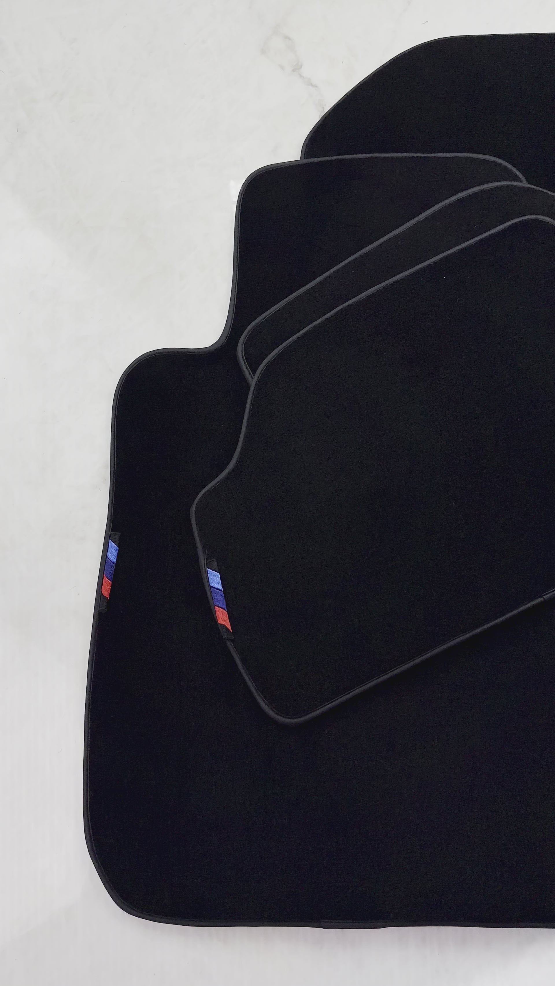 Tapis de sol noirs pour BMW série 1 E81, avec 3 bandes colorées, ensemble sur mesure, ajustement parfait - AutoWin