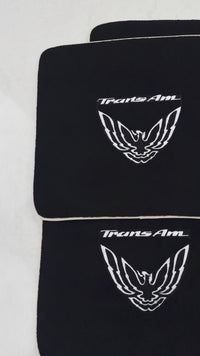 Schwarze Fußmatten mit beigem Rand für Pontiac FireBird (1970–1981) Trans Am