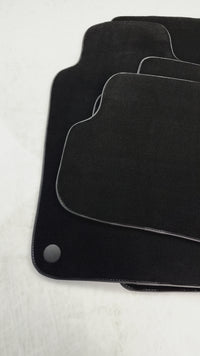 Tapis de sol noir pour Mercedes Benz C-Class W203 (2000-2007)