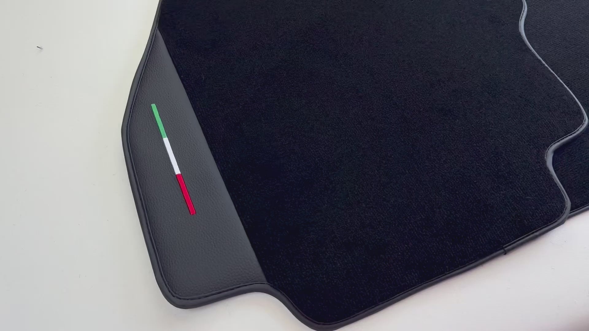 Tapis de voiture pour Ferrari 328 GTS 1985-1989 en cuir | Édition Italienne - AutoWin.EU