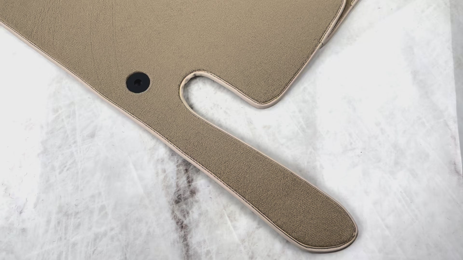 Beige Fußmatten für Chevrolet Corvette C5 (1997-2004) mit beigem Rand - AutoWin