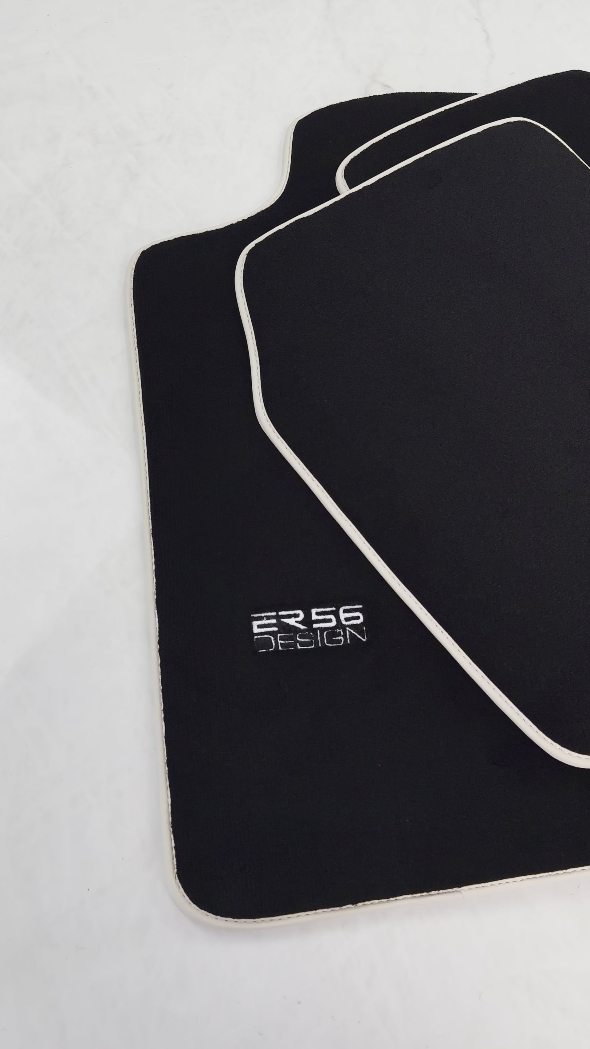 Tapis de voiture noir pour Toyota Hilux (1998-2005) Design ER56 - ER56 Design