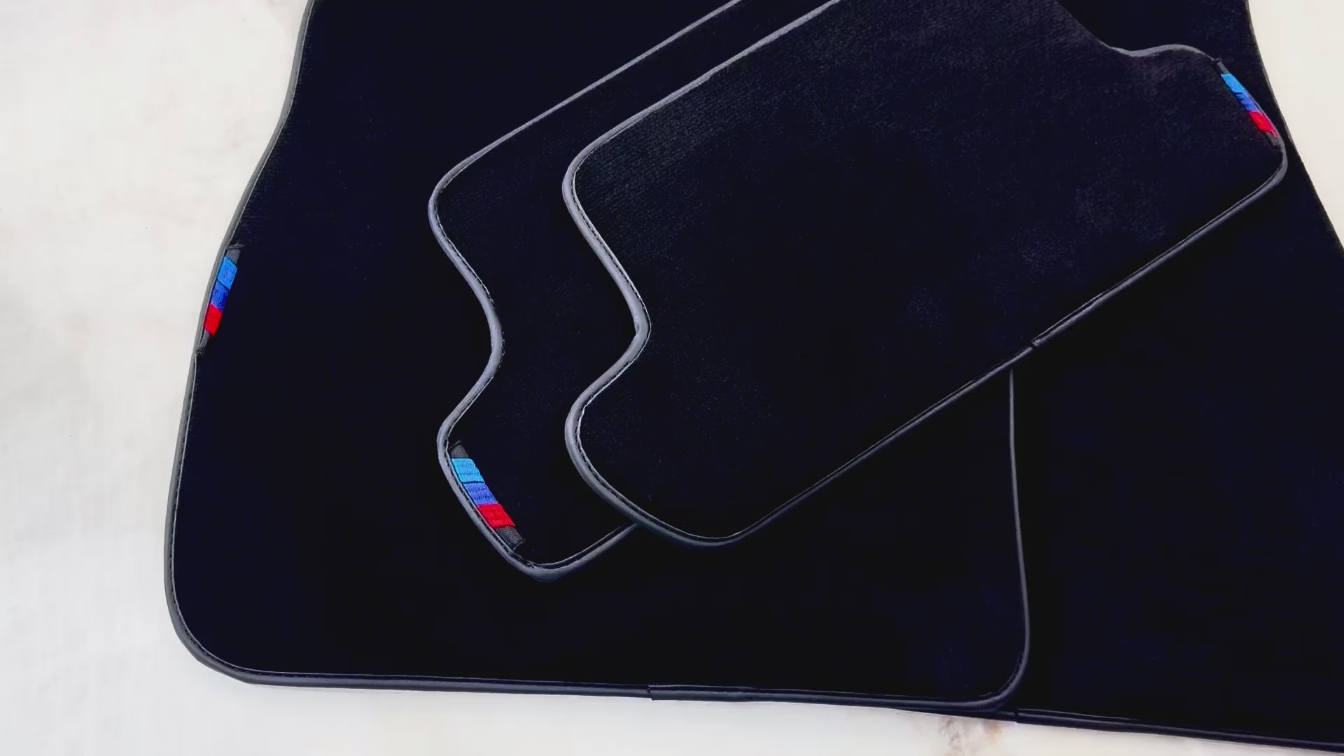 Tapis de sol noirs pour BMW Série 8 G14 | Marque AutoWin à garniture noire - AutoWin