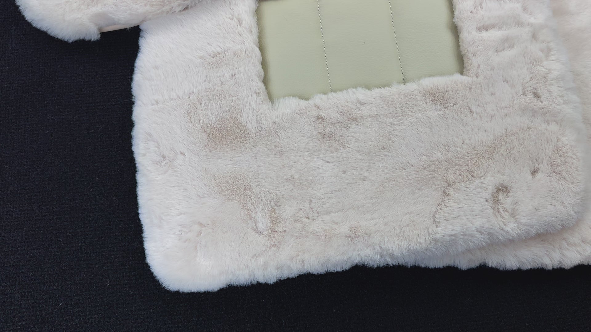 Tapis de voiture en peau de mouton blanche pour Bentley Continental GTC (2011-2018) Design ER56 - ER56 Design