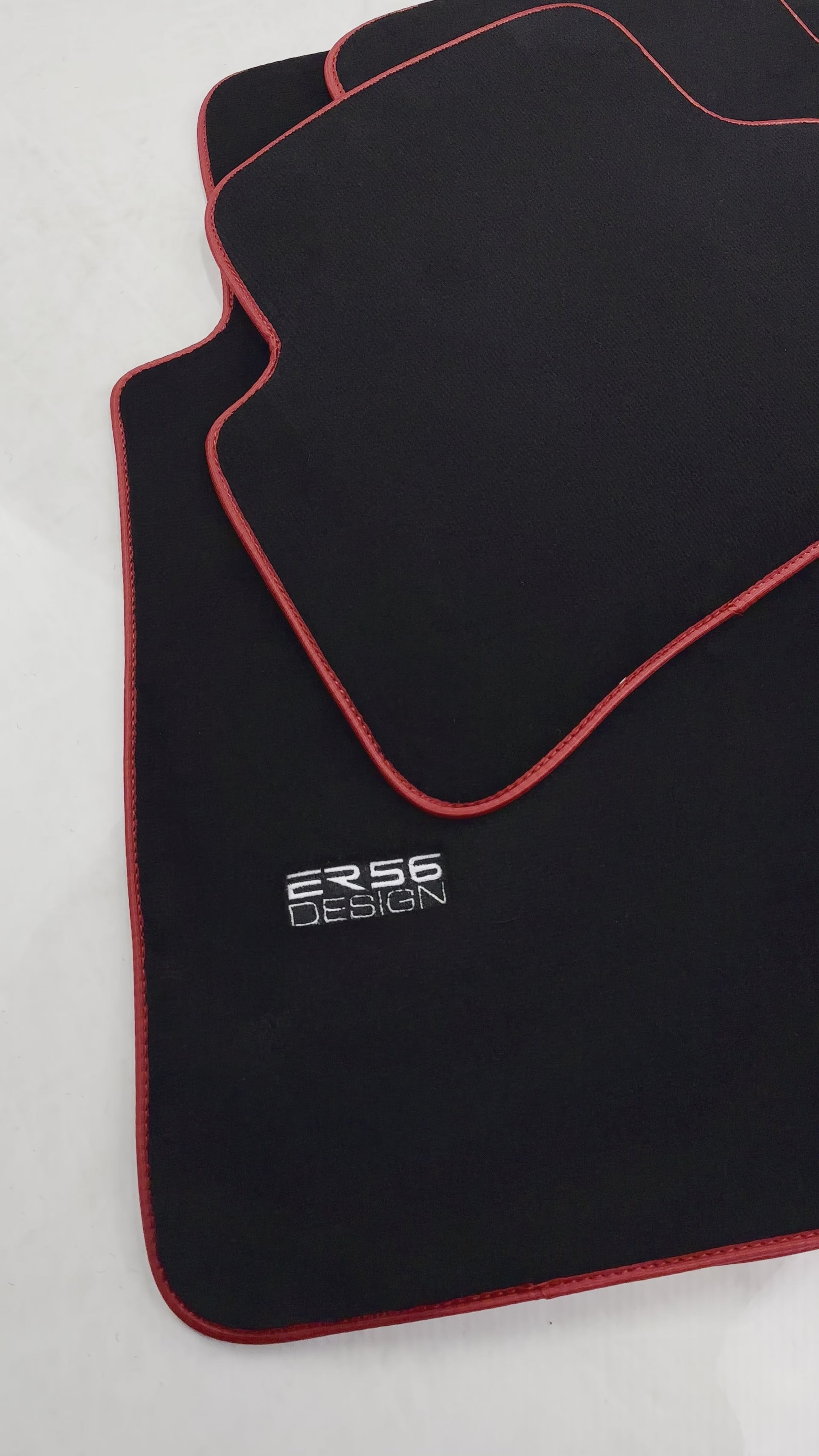 Schwarze Fußmatten für Mercedes-Benz C-Klasse W202 (1993–2000) ER56 Design | Roter Besatz - ER56 Design