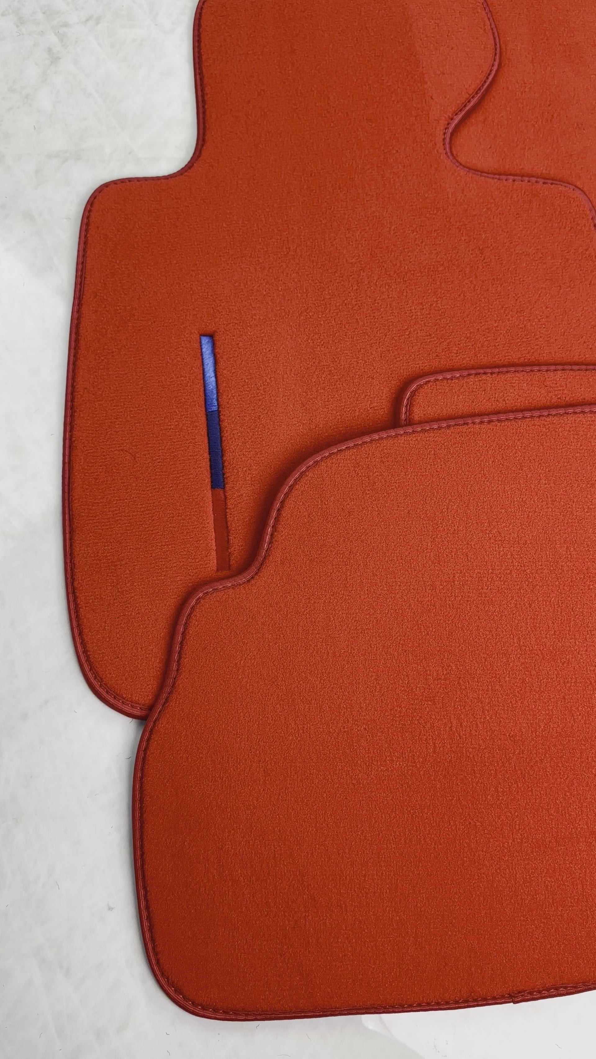 Tapis rouges pour BMW M3 E92 avec Pack M - AutoWin.EU