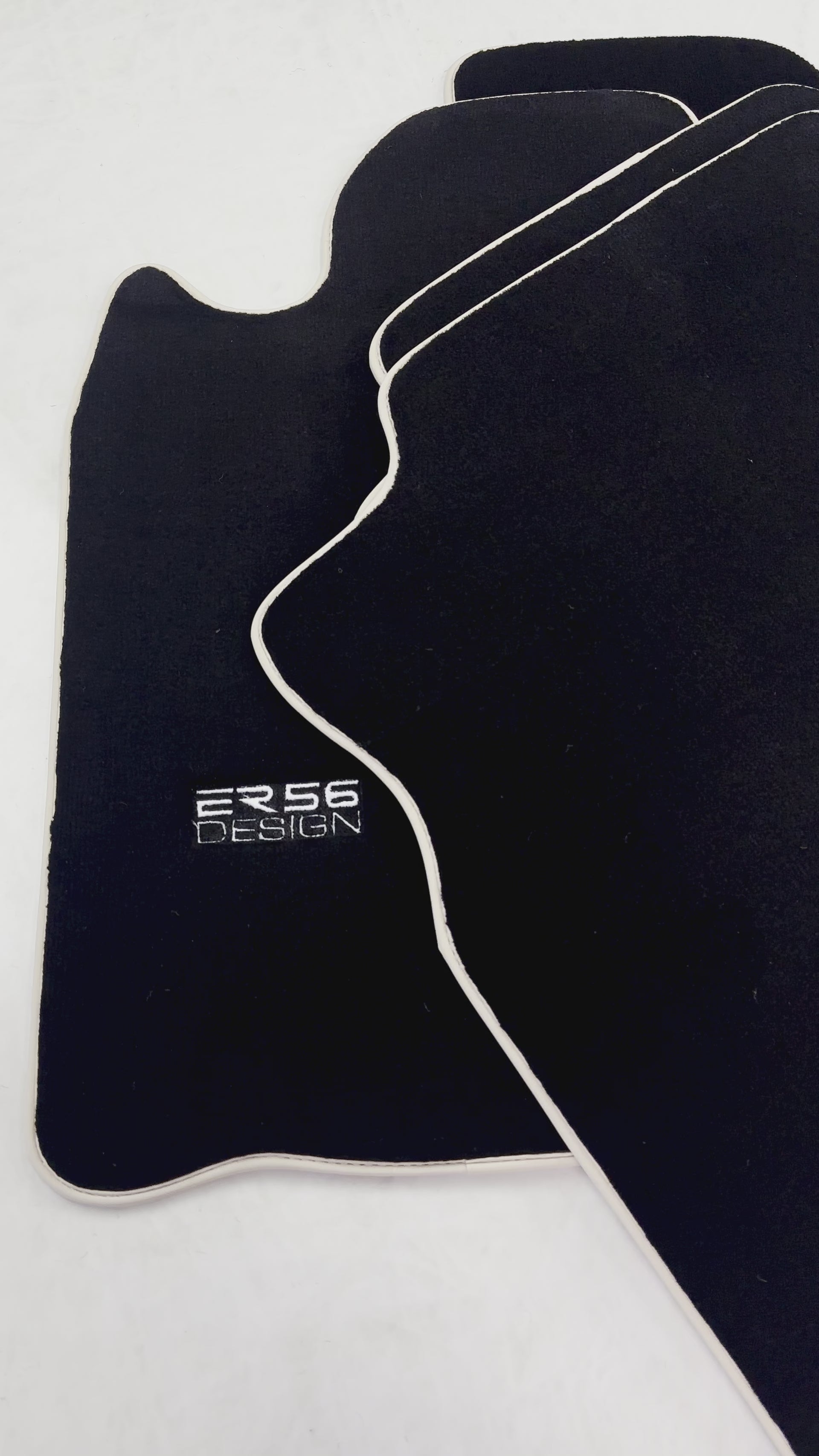 Tapis de voiture noirs pour Mitsubishi Pajero Sport (1996-2006) Design ER56 - ER56 Design