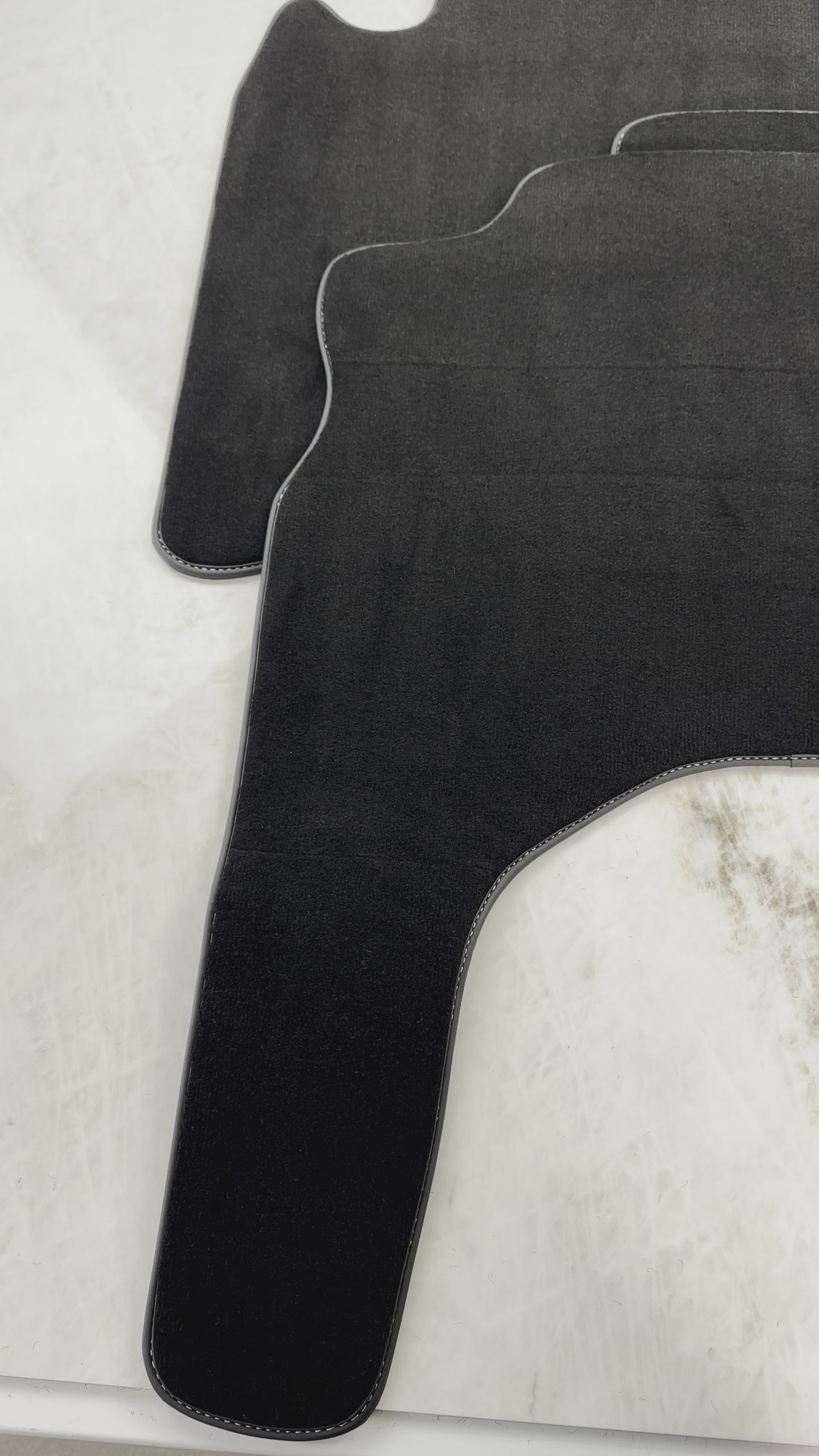 Tapis de voiture noirs pour Mitsubishi Pajero Sport (1996-2006) - AutoWin