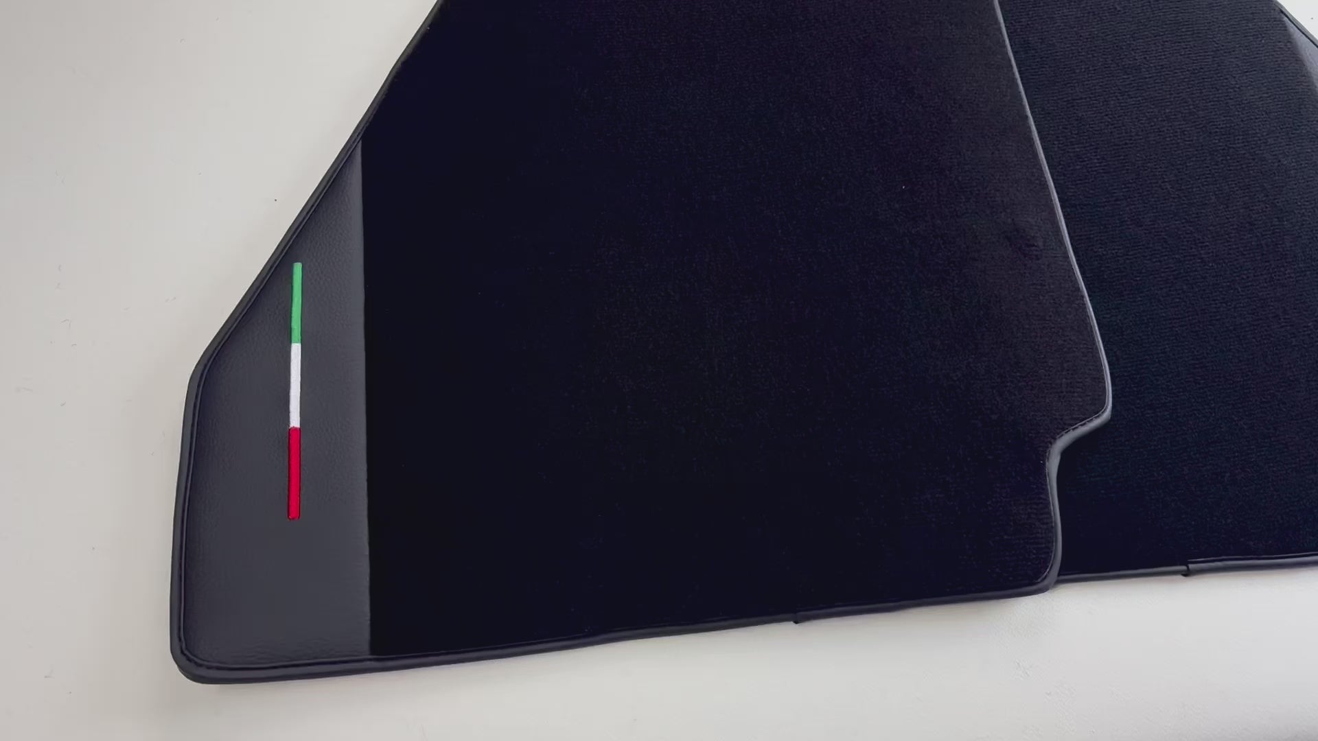 Tapis de voiture noirs pour Ferrari 328 GTB (1985-1989) avec cuir édition italienne - AutoWin.EU