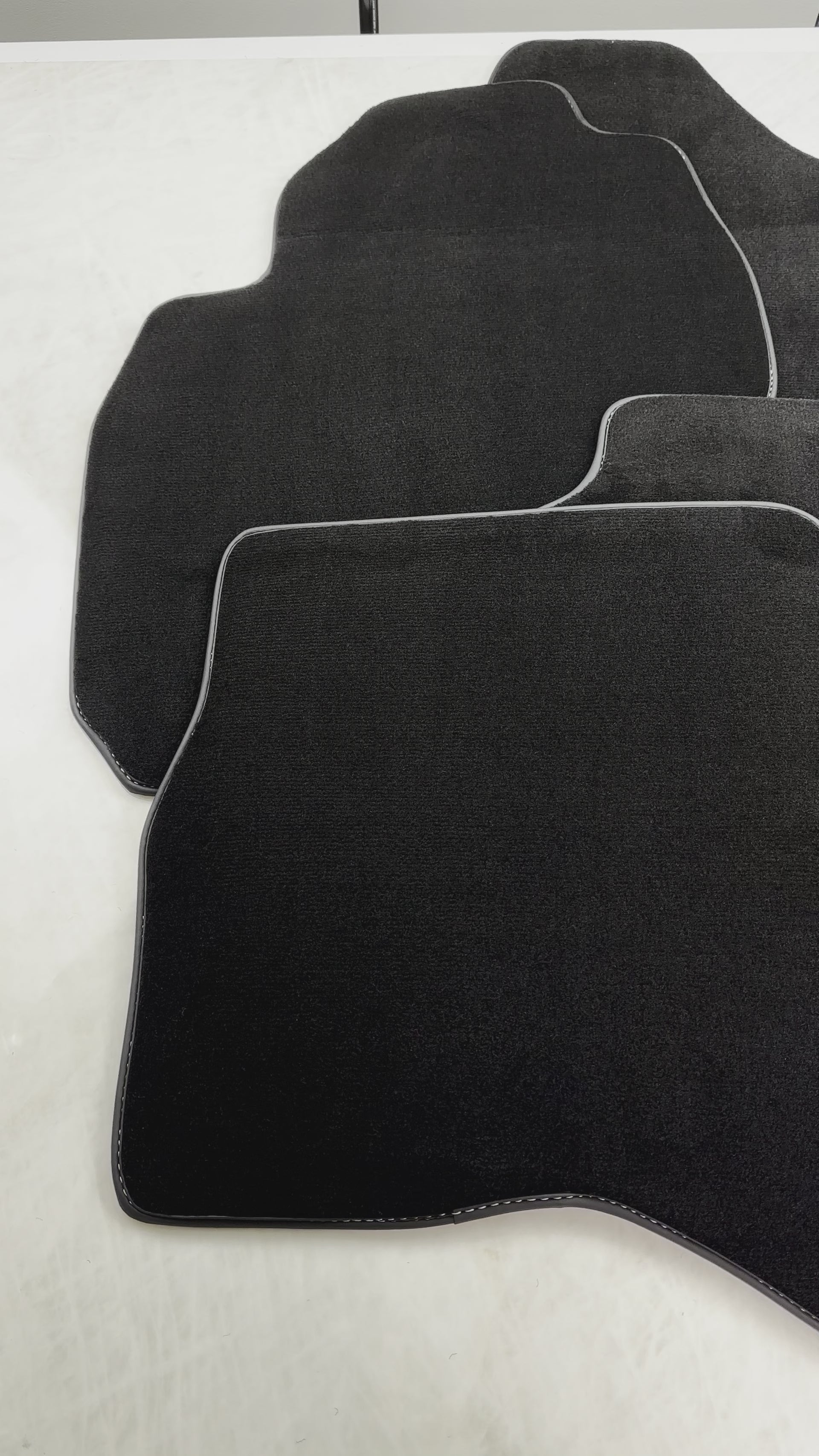 Tapis de voiture noirs pour Mitsubishi Pajero 1999-2005 - AutoWin