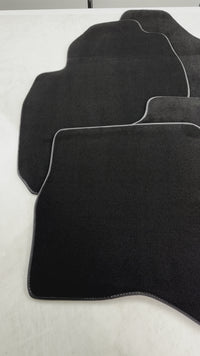 Schwarze Fußmatten für Mitsubishi Pajero 1999–2005