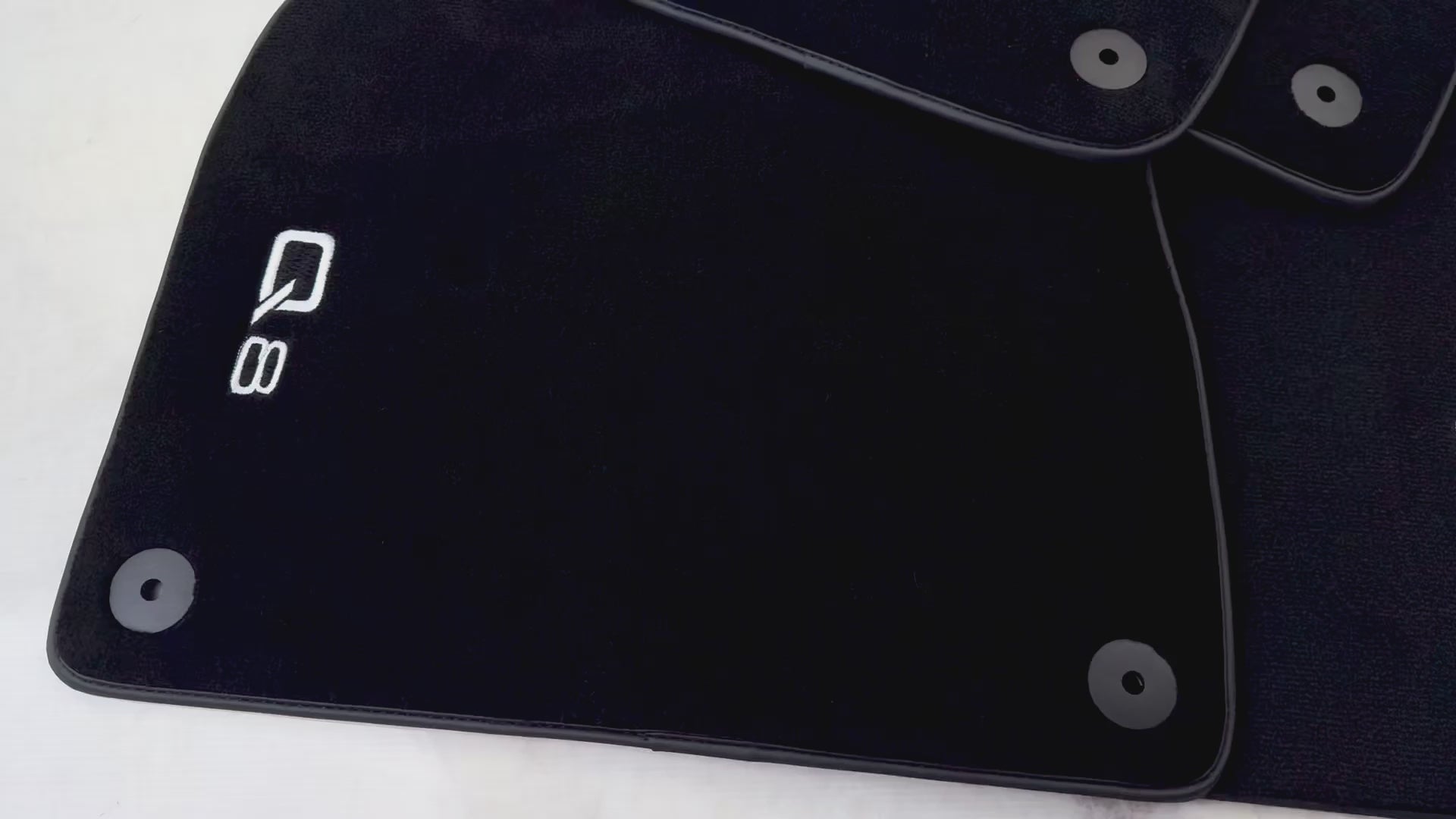 Tapis de voiture noirs pour Audi Q8 (2018-2023) - AutoWin.EU