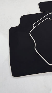 Schwarze Fußmatten für Alfa Romeo 159 (2005–2011).