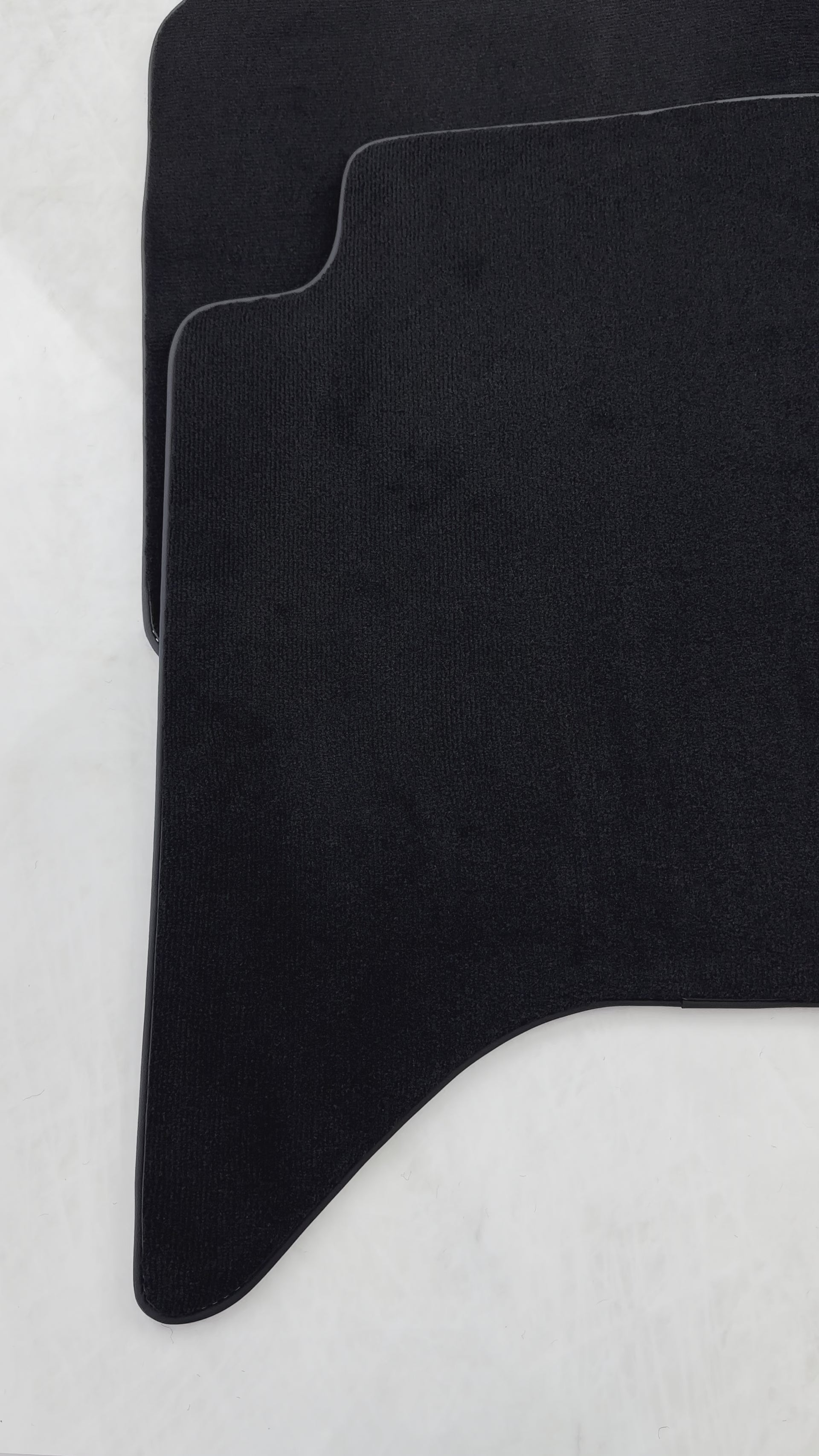 Black Floor Mats For Toyota Hilux (2005-2015) - AutoWin