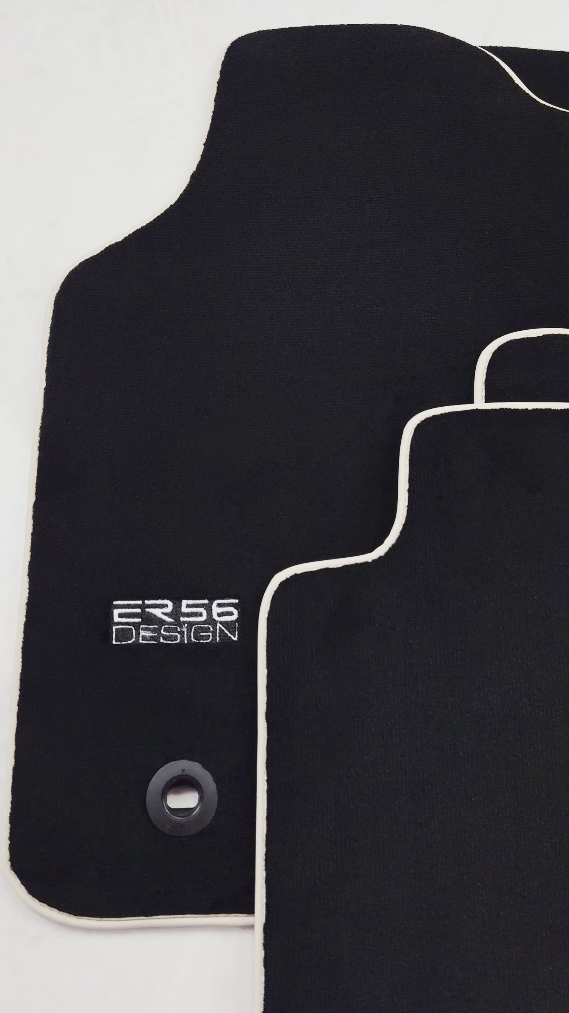 Tapis de voiture noirs pour Toyota Hilux (2005-2015) Design ER56 - ER56 Design