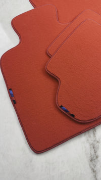Tapis de voiture rouges pour BMW Série 5 F10 avec pack M de la marque AutoWin