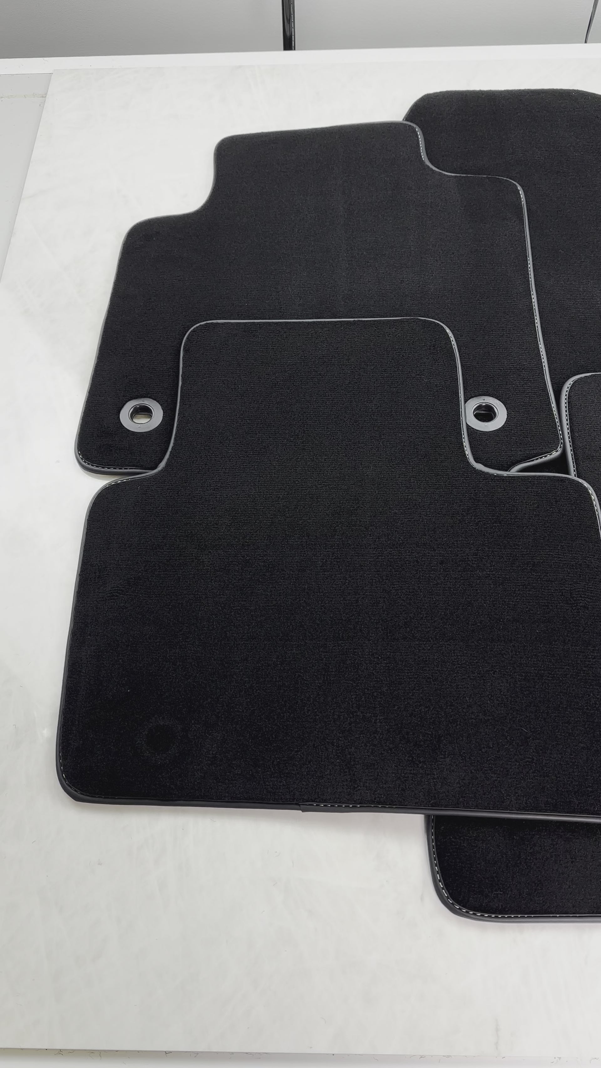 Tapis de voiture noirs pour Toyota Rav 4 (2019-2023) - AutoWin