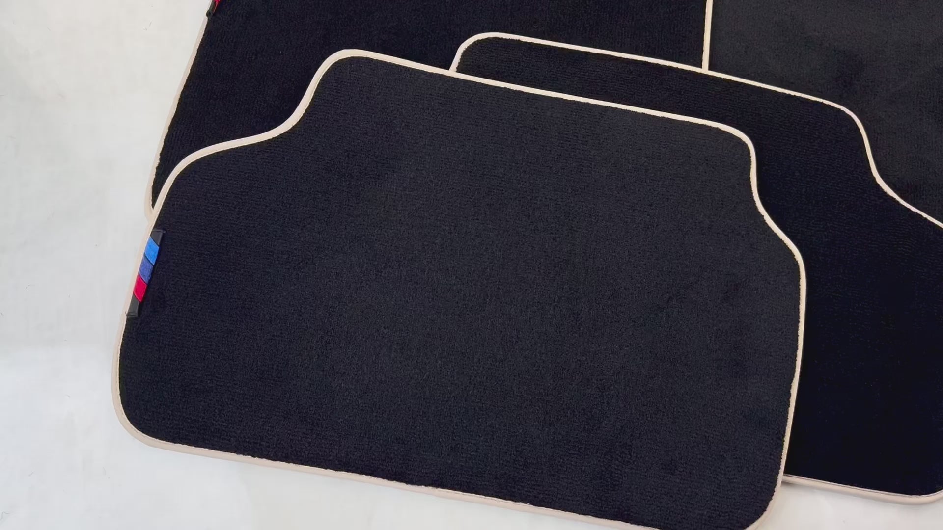 Tapis noirs pour BMW Série 5 G30 | Bordure beige - AutoWin