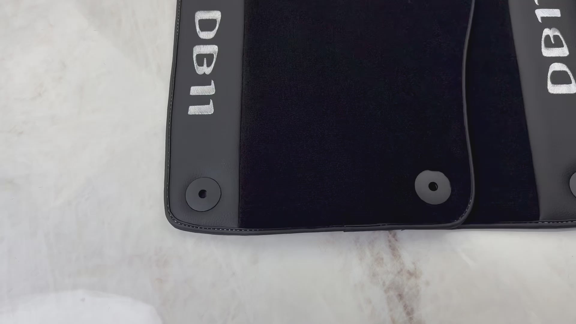 Tapis de sol noirs pour Aston Martin DB11 (2016–2023) en cuir - AutoWin