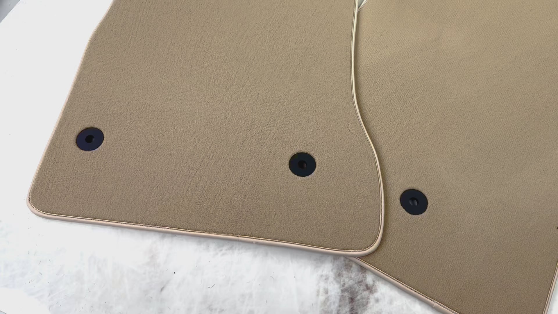 Tapis de voiture beige pour Chevrolet Corvette C6 (2005-2013) avec bordure beige - AutoWin