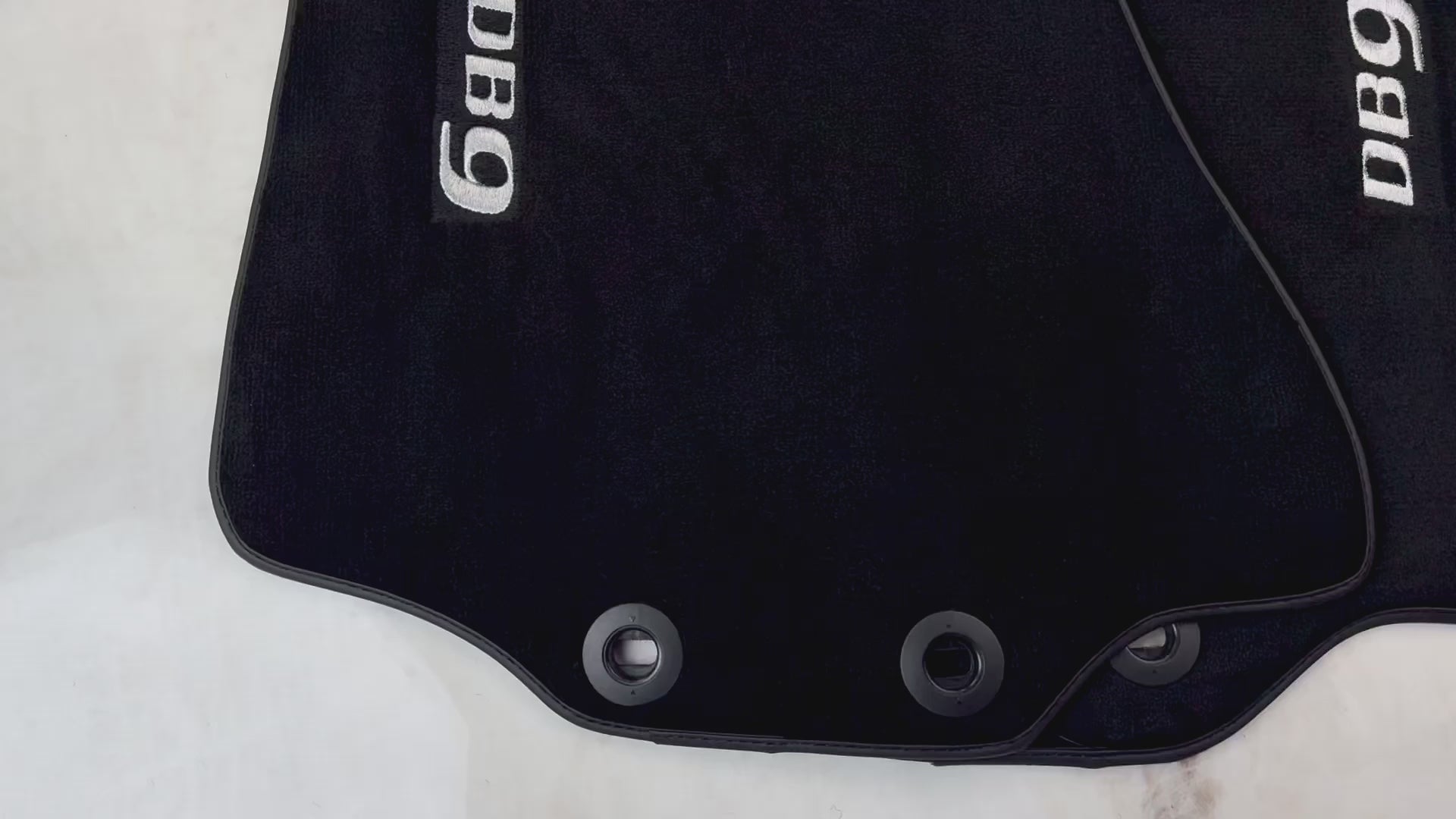 Schwarze Fußmatten für Aston Martin DB9 (2004-2016), verschiedene Zierfarben - AutoWin