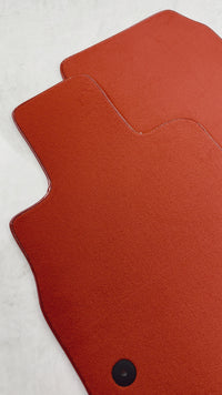 Rote Fußmatten für Chevrolet Corvette C8 (2020-2024)