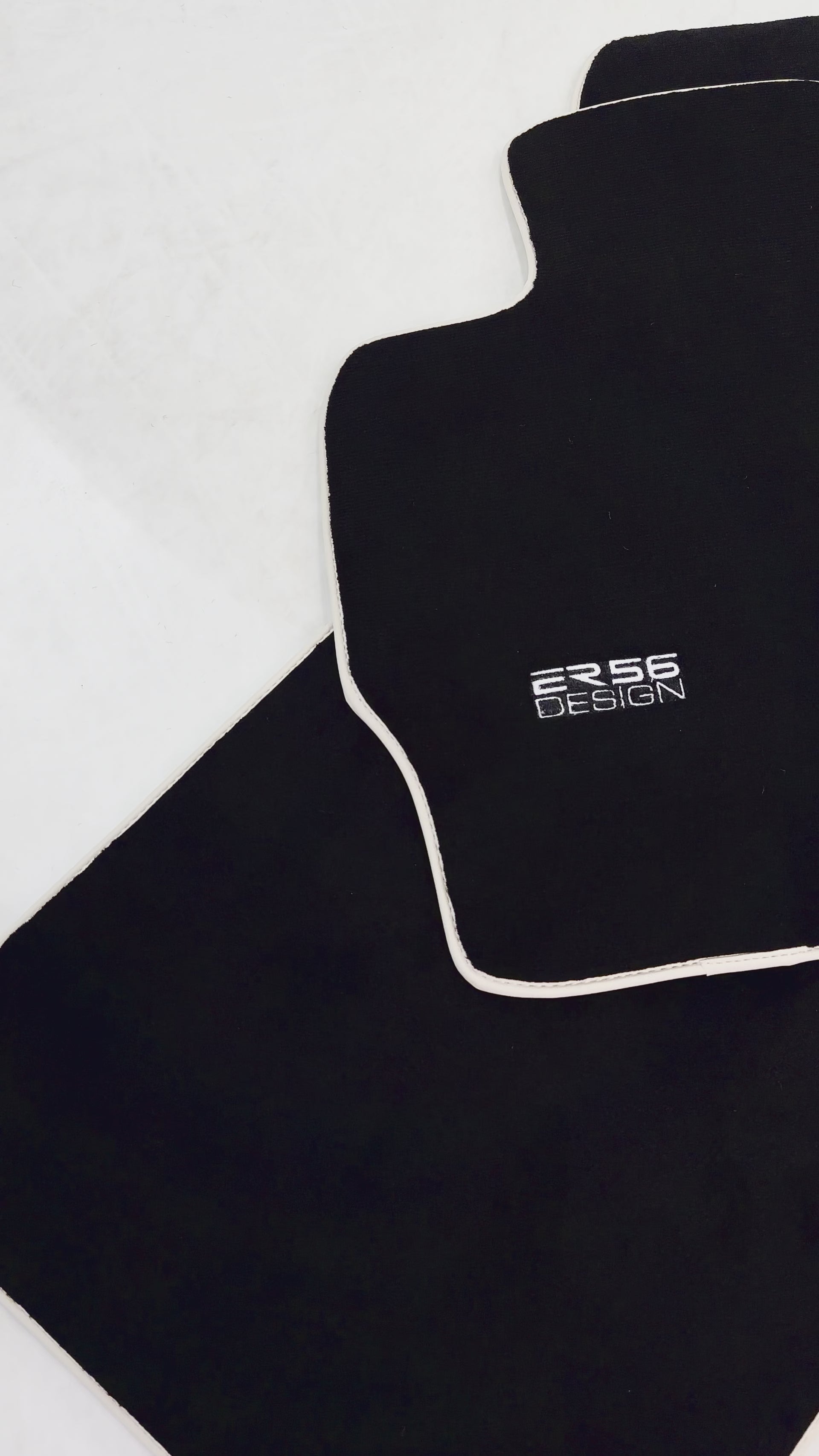 Tapis de voiture noirs pour Toyota Corolla E16 (2014-2019) Design ER56 - ER56 Design