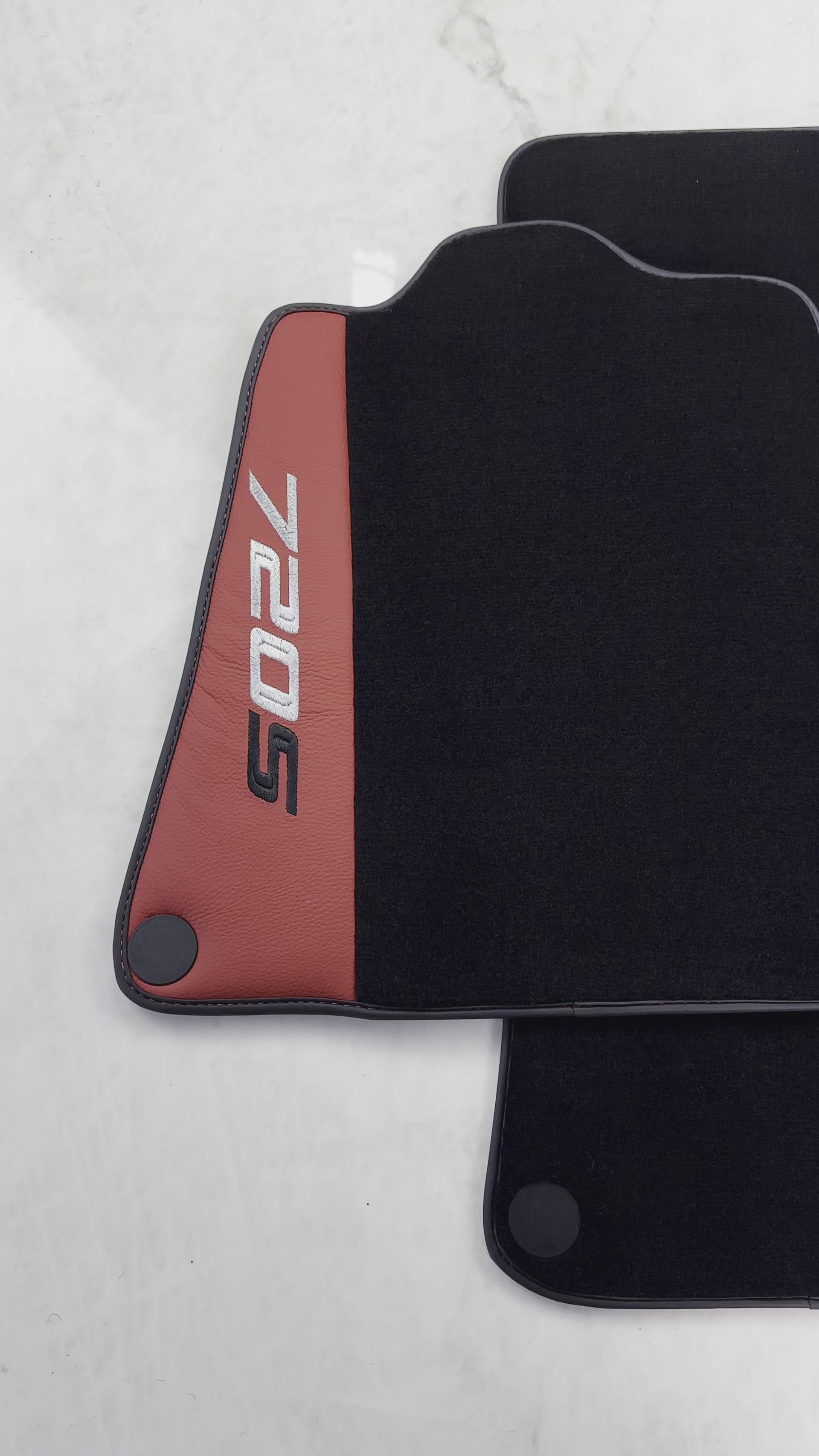 Tapis de voiture noir pour McLaren 720S (2017-2021) avec cuir rouge - AutoWin