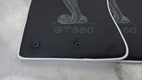 Tapis de voiture en cuir pour Ford Mustang GT350 Shelby (2015-2021) avec couture Cobra | Bord blanc