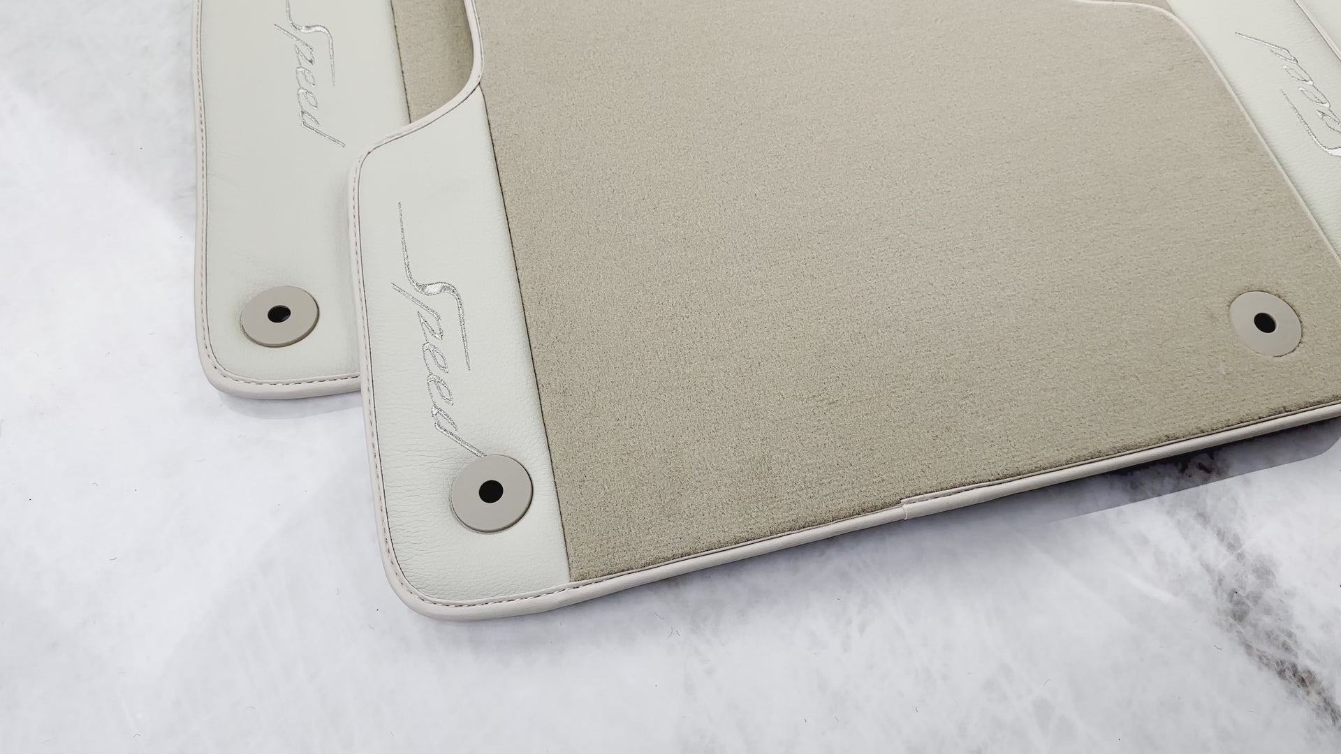 Tapis de voiture beige pour Bentley Bentayga (2015-2023) en cuir - AutoWin
