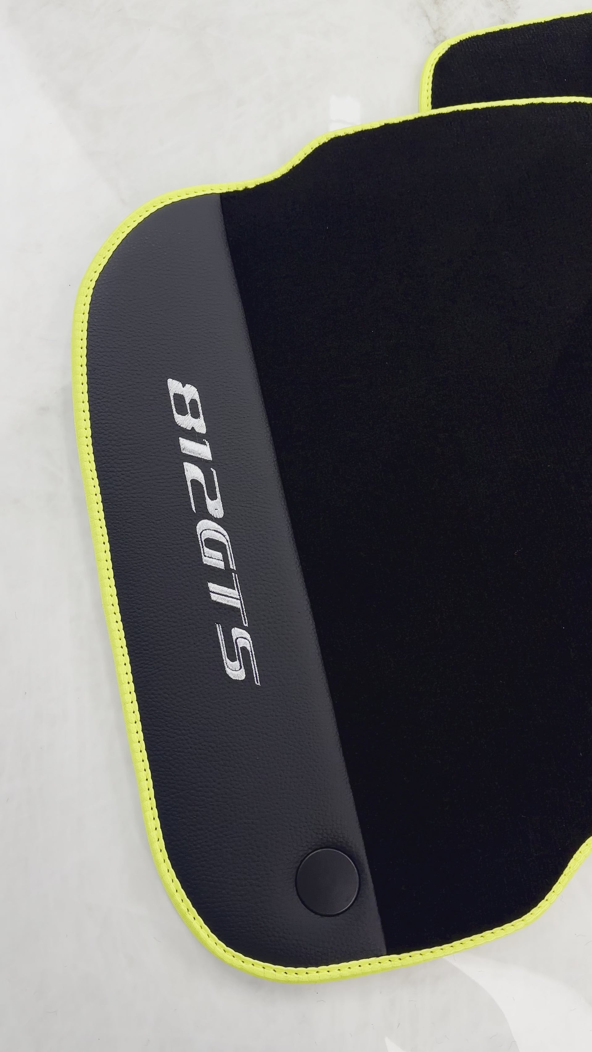 Tapis de voiture noirs pour Ferrari 812 GTS (2019-2023) en cuir - AutoWin