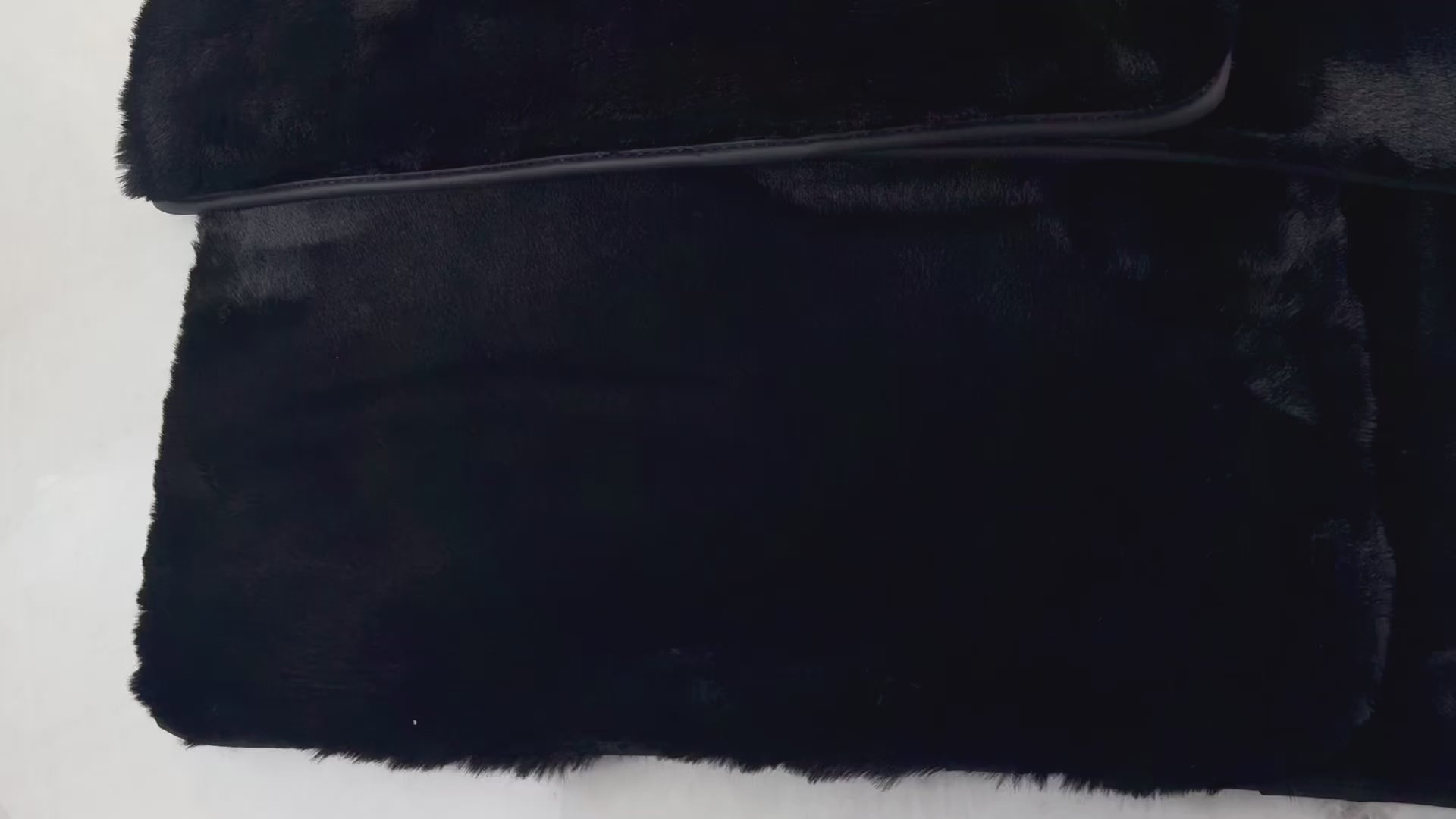 Tapis de sol en peau de mouton noir pour BMW Série 7 G12 - AutoWin