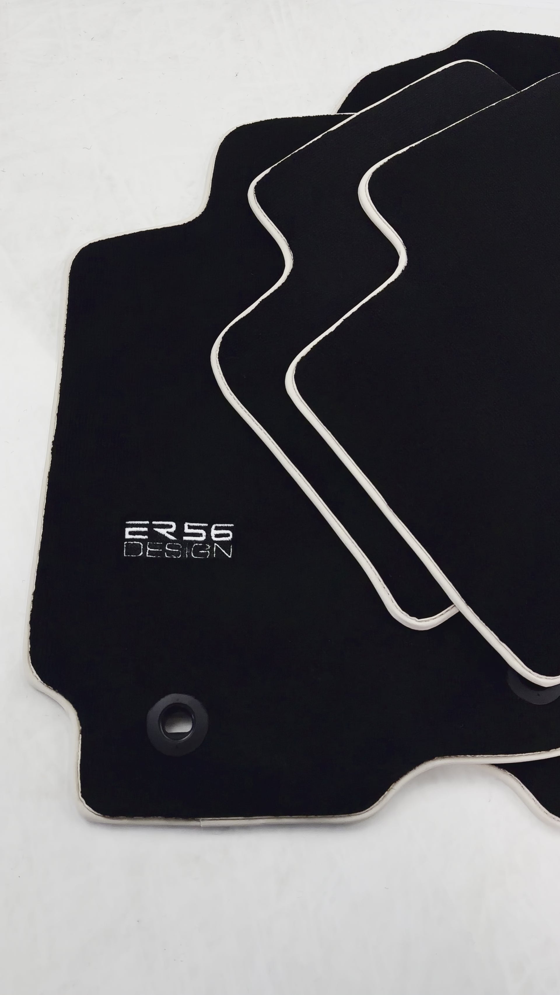 Tapis de voiture noir pour Toyota RAV4 (2013-2018) Design ER56 - ER56 Design