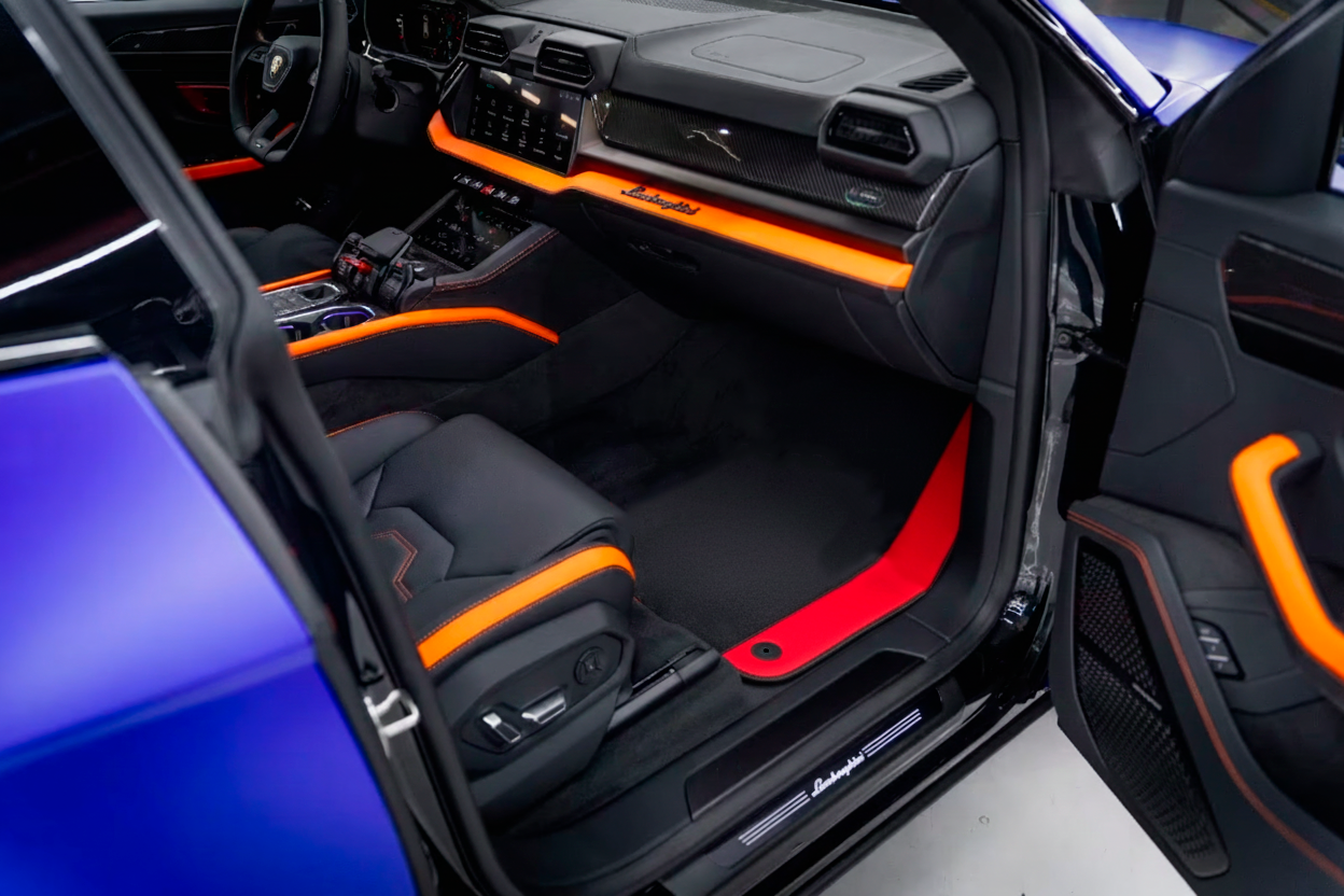 Tapis de voiture noirs personnalisables pour Lamborghini Urus avec cuir Nappa rouge