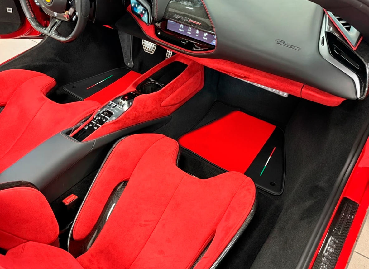Tapis de voiture rouges pour Ferrari SF90 Stradale (2019-2024) en cuir