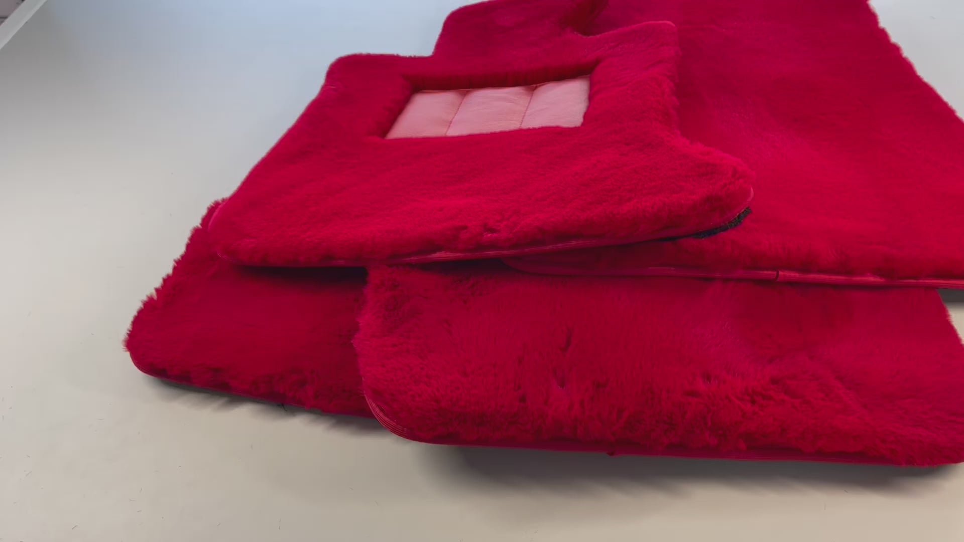 Tapis de voiture en peau de mouton rouge pour Rolls Royce Wraith 2013–2023 Design Er56 - AutoWin.EU